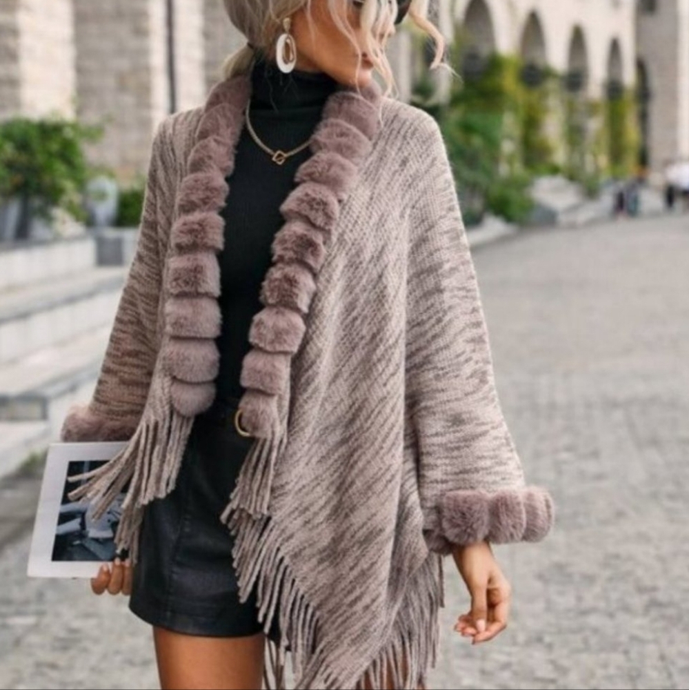 Beautiful Brown faux fur trimmed Poncho Cardgian - Picture 5 of 6
